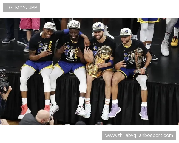 勇士队团队协作回归球迷感慨这样团结的勇士队久违了